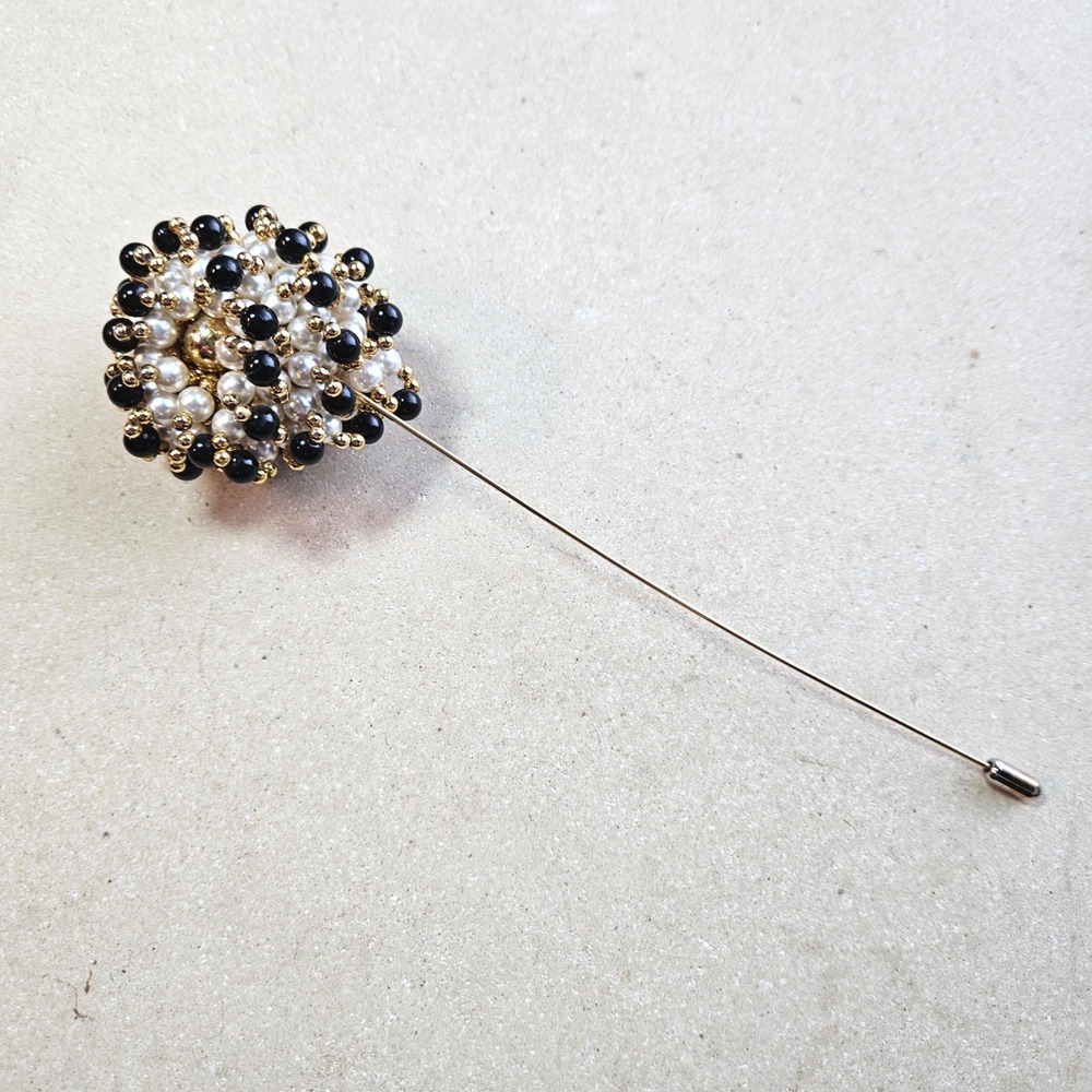 Vintage 80s 90s Beaded Faux Pearl Cluster Stick Lapel Pin Black‎ White Gold Tone
